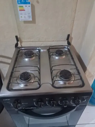 Fogão 4 bocas com acendimento automático em perfeitas condições. 