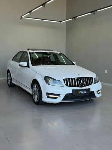 Mercedes-Benz C-200 CGI Avantgarde 1.8 16V 184cv Aut. 2013