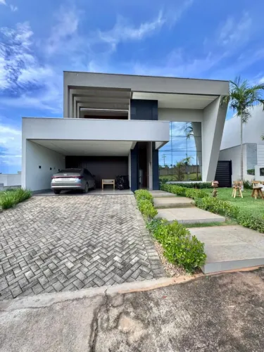 Casa Terrea para locação Florais da Mata três quartos sendo 3 suítes 210m2 Várzea Grande/
