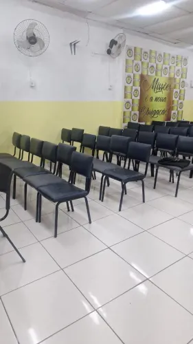 Vendo cadeiras estofadas  usadas motivo estamos trocando de cadeiras 