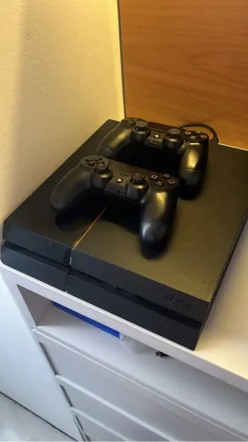 Vendo Playstation 4 Fat novo