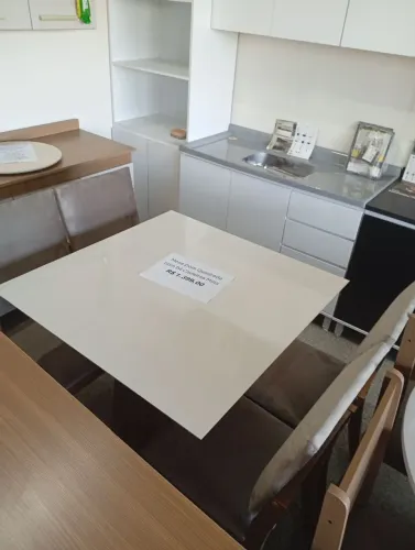 Mesa Dora Quadrada 4 cadeiras Milla