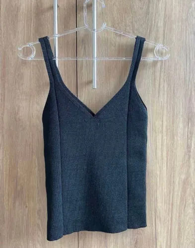 Blusa preta brilhosa