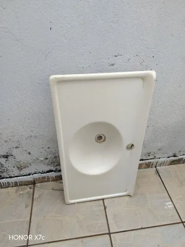 Pia de banheiro! Medida 80cm..