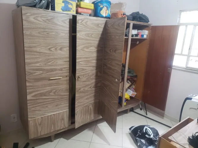 Guarda roupa antigo