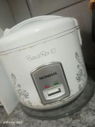 Geladeira máquina de lavar microondas e panela de arroz elétrica