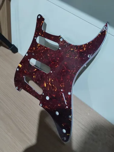 Escudo Stratocaster perolado