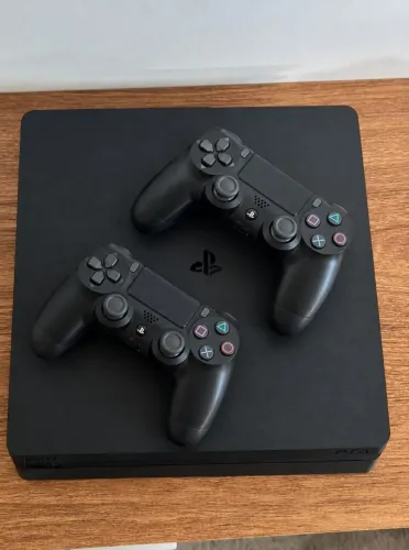 Ps4 slim 1Tb + 2 controles originais + 2 jogos 