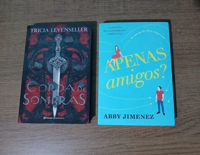 Kit livros: Apenas amigos e Coroa de sombras