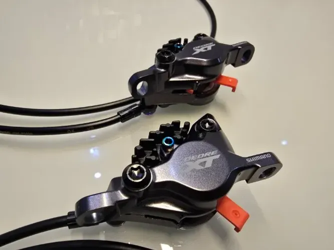 Par de Pinça Shimano XT M8100 Dianteira e Traseira - Bike MTB (NOVAS)