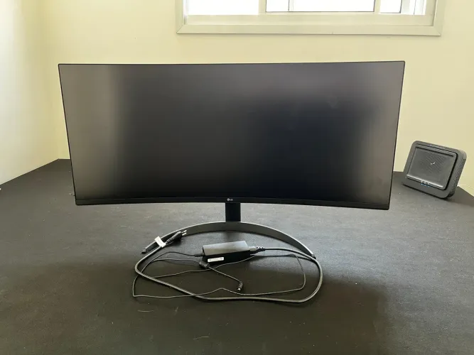 Monitor MyView Smart 34SR60QC-B  curvo LG 34 polegadas