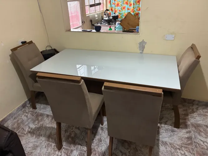 Mesa de jantar com 6 cadeiras
