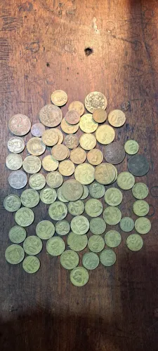 Lote com 70 moedas antigas amarelas