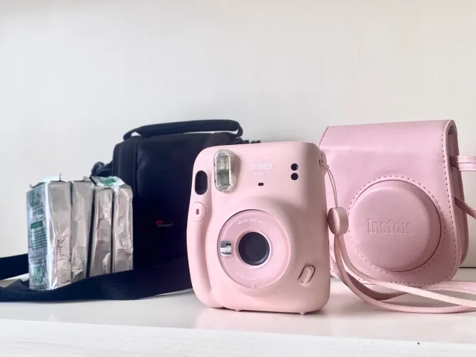 Câmera Instax Mini 11 + Acessórios + Filmes