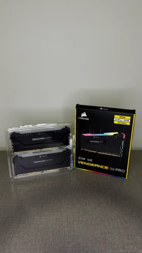 Memória RAM Corsair Vengeance RGB Pro 32GB DDR4 3600MHz - Estado como NOVA!