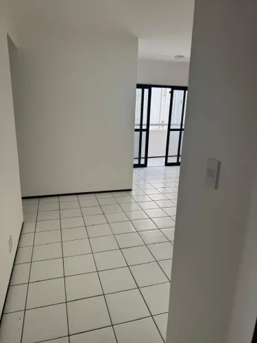 Alugo Apto de 2/4 no Renascença prox UNDB 2.800 com condomínio