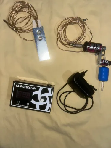 Máquina de tatuar x13 gold, com fonte e pedal