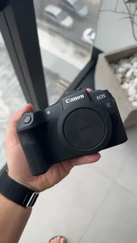 Canon RP 50mm RF Adaptador Canon EF-EOS R Yongnuo YN568EX II