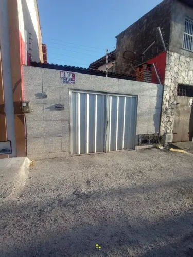 Casa Plana 100m² com Sala, Cozinha americana, 2 Suítes, sendo 1 reversível, Área de serviç