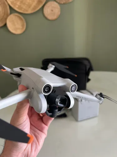 Drone DJI Mini 3 Pro - Fly More Combo