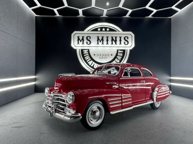 Miniatura Maisto - 1948 Chevrolet Fleetline Aerosedan Vermelho escala 1/24 Novo Lacrado