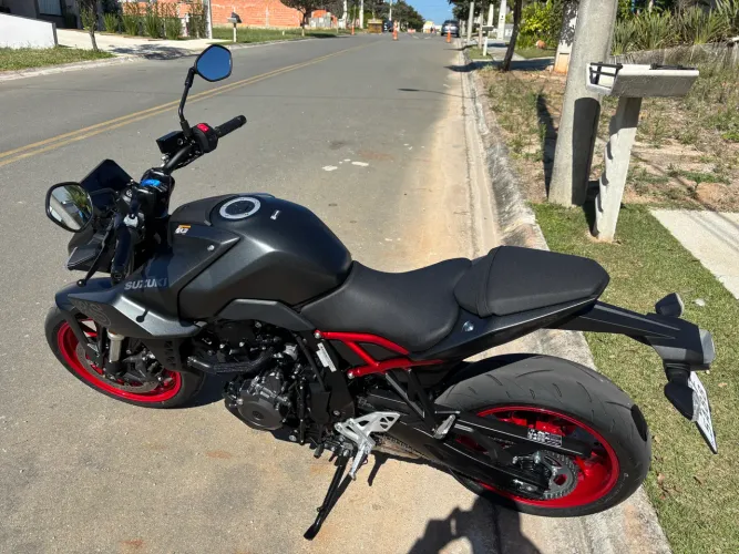 Suzuki GSX-8S 2026/2026 - 1.200 km - R$ 46.900