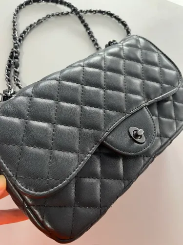 Bolsa tiracolo matelassê preta grande