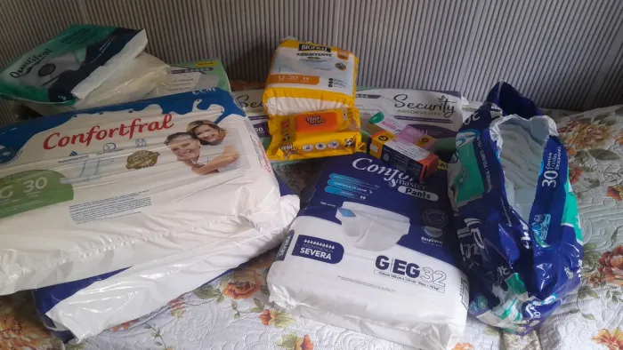 Combo de fraldas e materiais higiênicos para idosos