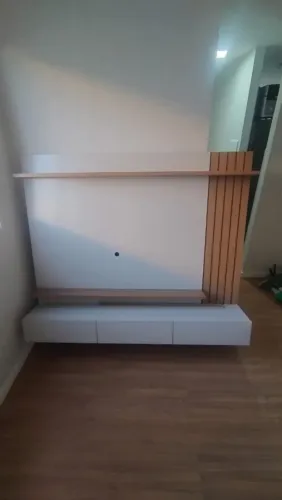 Painel Home Suspenso Colibri Juriti 150cm de Largura para TV de até 65"