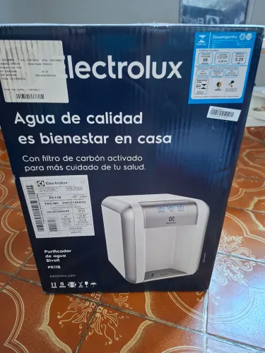 Purificador de água Electrolux.