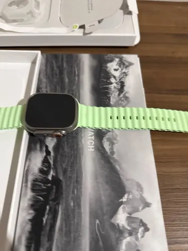 Apple Watch Ultra 3 Prata 49mm - usado (Estado de Novo) + Pulseira Verde/Preta