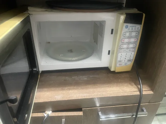 Vendo Micro-ondas Electrolux 20L - 127V (Funcionando Perfeito)