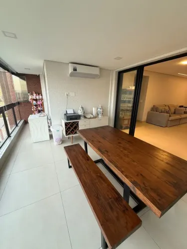 Apt 120M2 com 3 dormitórios 1 suíte e 2 vagas em Santos
