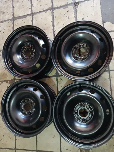 Vendo jogo de Roda de Ferro aro 15 Fiat novas