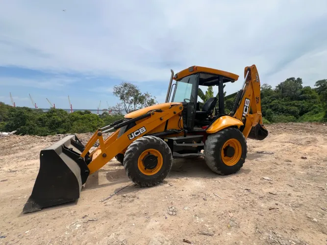 Retroescavadeira jcb 3c plus 4x4