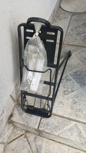 Bagageiro em alumínio para MTB, serve do aro 26" ao 29". Capac. até 25kg. Pouco usado