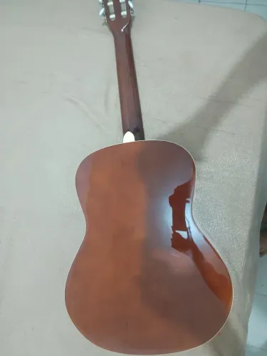 Vendo esse violão novinho tudo normal sem defeito nenhum, não faço entrega 