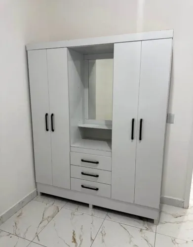 Guarda roupa casal branco