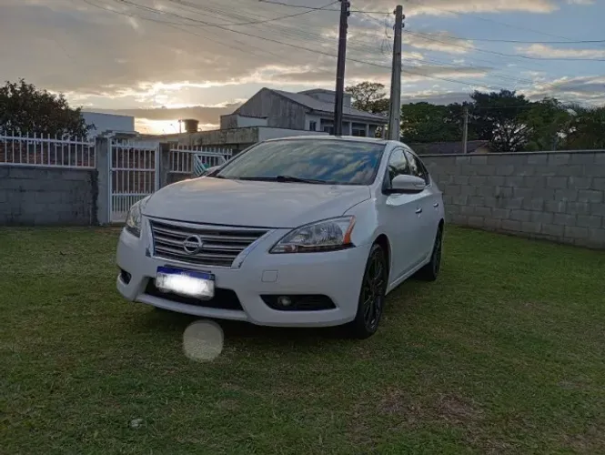 Nissan Sentra SL 2.0/ 2.0 Flex Fuel 16V Aut. 2016