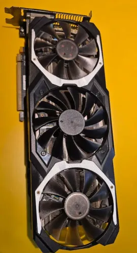 RX 580 4GB ORIGINAL com 2304SP Triple Fan! Muito forte e fria!