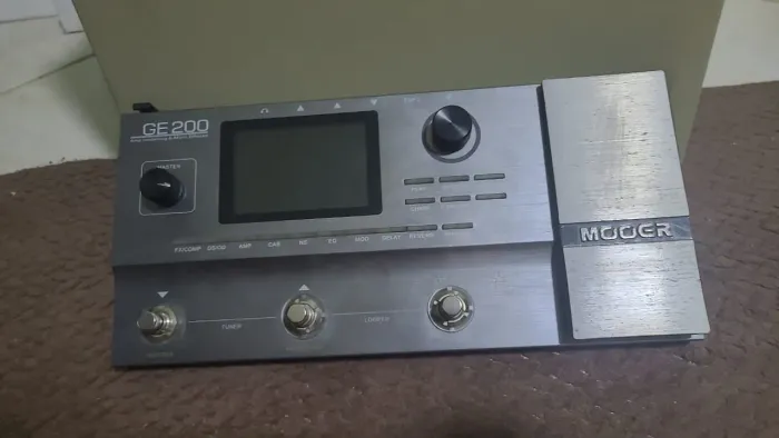 Pedaleira MOOER GE-200