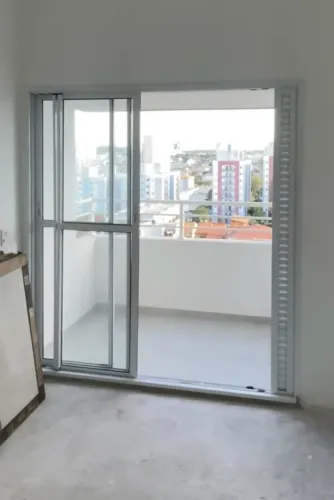 Porta de 3 folhas em alumínio