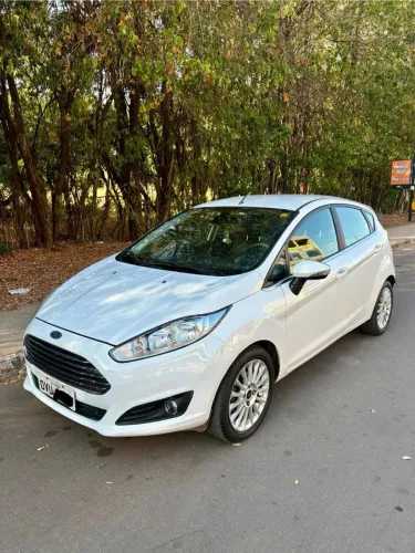 Ford Fiesta 1.6 16V Flex Aut. 5P 2015