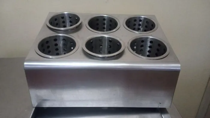Porta talheres de inox ótimo para restaurante.