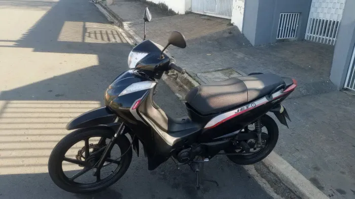 Vendo ou troco, moto Shineray 125 cilindradas