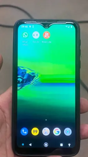 Vende se um celular moto g8 play