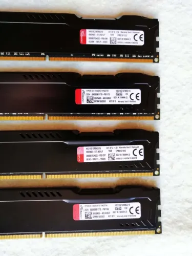 KINGSTON FURY - lote de 4 pentes de 8 Gigas cada de memória RAM DDR3 1600- total 32 Gigas