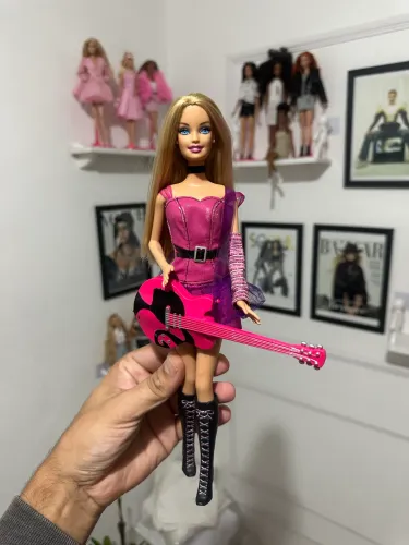 Barbie quero ser rockstar (barbie roqueira)