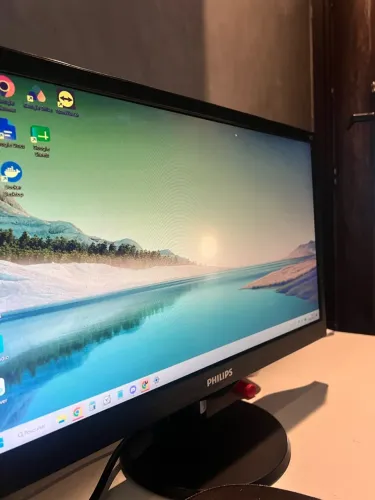 Monitor LED 18,5" Philips HDMI - Modelo 193V5L (Usado)