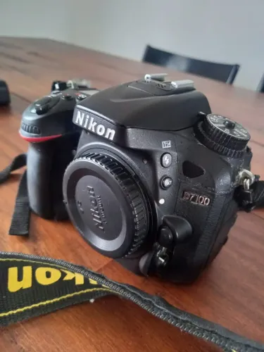 Nikon D7100 (só o corpo)